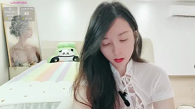 Snapshot of Dazzlebean chatting on 09-13-25, 02:39 Dazzlebean online show from 09-13-25, 02:39