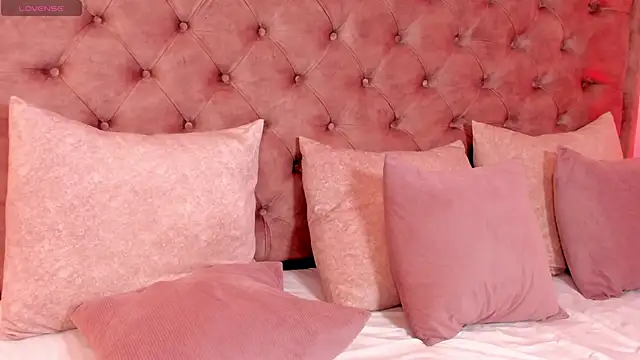 Snapshot of regina_noctixx chatting on 11-09-25, 05:17 regina noctixx online show from 11-09-25, 05:17