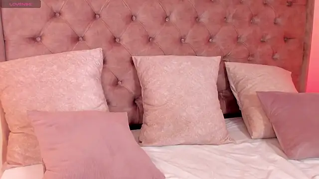 Snapshot of regina_noctixx chatting on 11-10-25, 01:04 regina noctixx online show from 11-10-25, 01:04