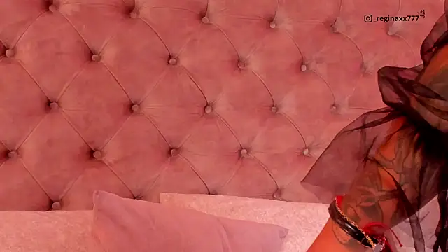 Snapshot of regina_noctixx chatting on 11-25-25, 11:16 regina noctixx online show from 11-25-25, 11:16