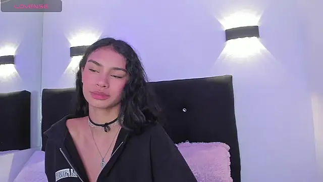 Anniie  Evans online show from 09-26-25, 04:22