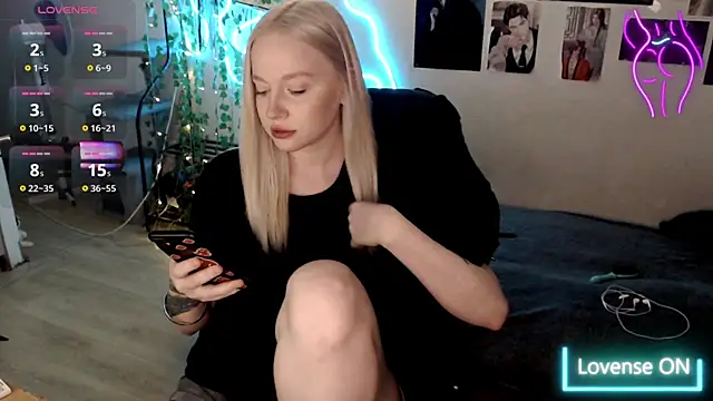 lissallor  online show from 03-21-25, 01:23