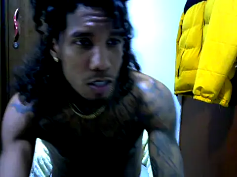 Snapshot of LaurentBrown chatting on 02-21-25, 04:40 LaurentBrown online show from 02-21-25, 04:40