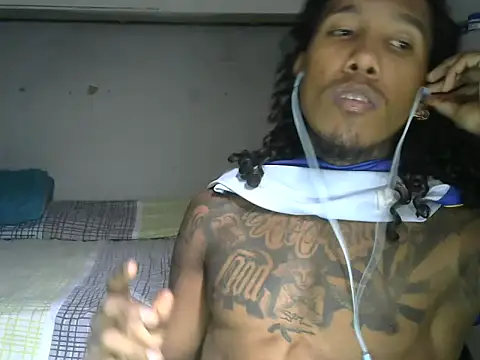 Snapshot of LaurentBrown chatting on 10-29-25, 06:09 LaurentBrown online show from 10-29-25, 06:09