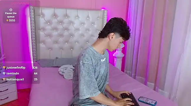 callum 77 online show from 03-12-25, 09:44