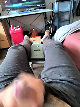 Snapshot of Aloxix chatting on 09-29-25, 08:30 Aloxix online show from 09-29-25, 08:30