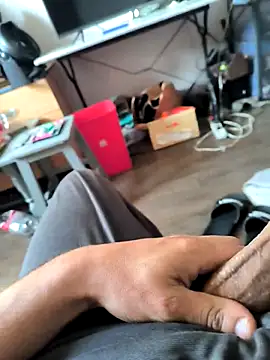 Snapshot of Aloxix chatting on 10-02-25, 08:10 Aloxix online show from 10-02-25, 08:10