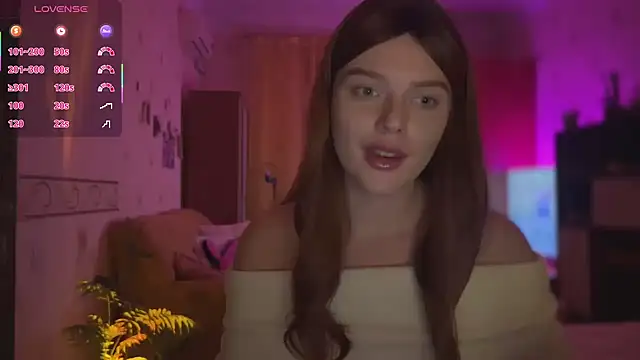 Snapshot of CherryRed_Girl chatting on 11-04-25, 10:20 CherryRed Girl online show from 11-04-25, 10:20