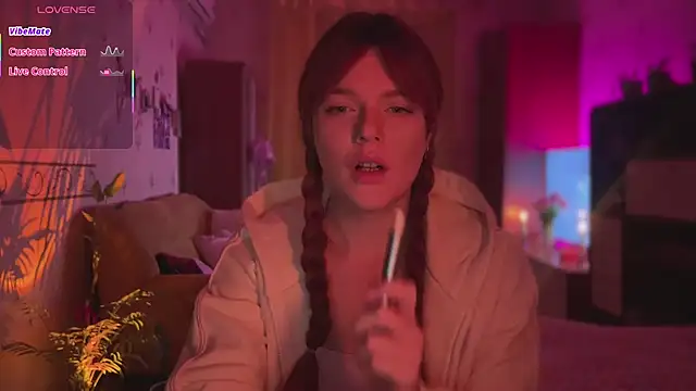 Snapshot of CherryRed_Girl chatting on 02-22-26, 09:13 CherryRed Girl online show from 02-22-26, 09:13