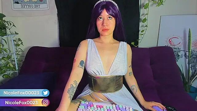 NicoleFox23  online show from 10-03-25, 09:50