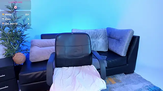 Snapshot of Ivaannaa_ chatting on 03-13-25, 02:44 Ivaannaa online show from 03-13-25, 02:44