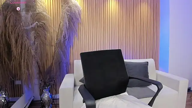 Snapshot of Ivaannaa_ chatting on 03-14-25, 01:13 Ivaannaa online show from 03-14-25, 01:13