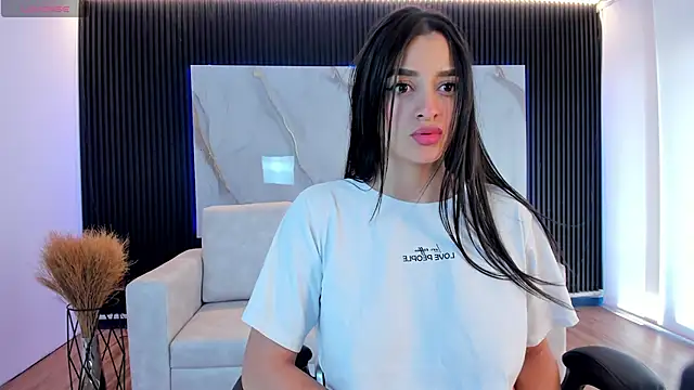 Snapshot of Ivaannaa_ chatting on 10-08-25, 02:25 Ivaannaa online show from 10-08-25, 02:25