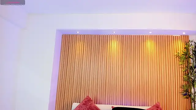 Snapshot of Ivaannaa_ chatting on 02-11-26, 12:43 Ivaannaa online show from 02-11-26, 12:43