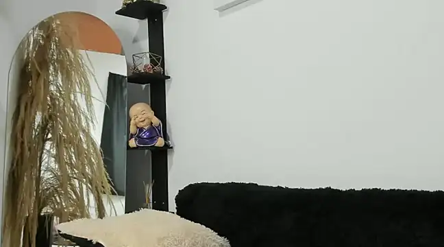 Snapshot of MarianaZapataa chatting on 02-24-25, 12:26 MarianaZapataa online show from 02-24-25, 12:26