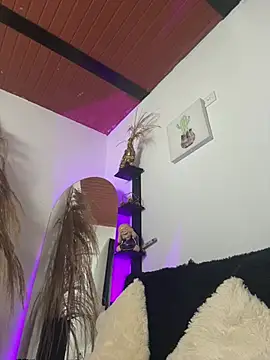 Snapshot of MarianaZapataa chatting on 03-03-25, 03:20 MarianaZapataa online show from 03-03-25, 03:20