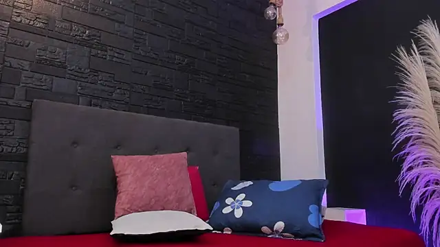 Maite Smith  online show from 10-20-25, 12:16