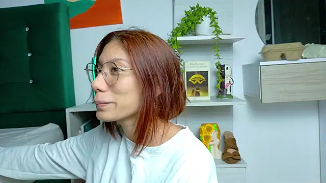 Snapshot of zarahCute chatting on 10-13-25, 05:18 zarahCute online show from 10-13-25, 05:18