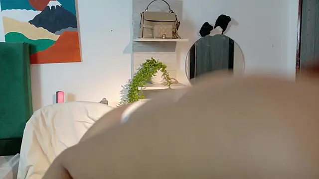 Snapshot of zarahCute chatting on 10-15-25, 03:23 zarahCute online show from 10-15-25, 03:23