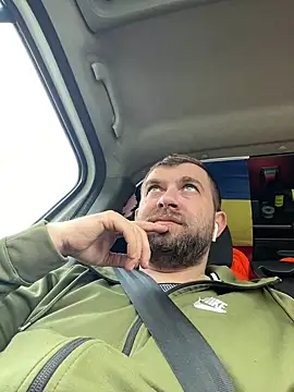 Snapshot of daniel21p chatting on 02-27-25, 02:54 daniel21p online show from 02-27-25, 02:54