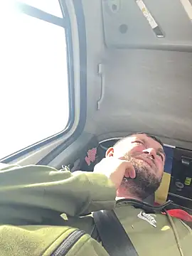 Snapshot of daniel21p chatting on 03-21-25, 03:13 daniel21p online show from 03-21-25, 03:13