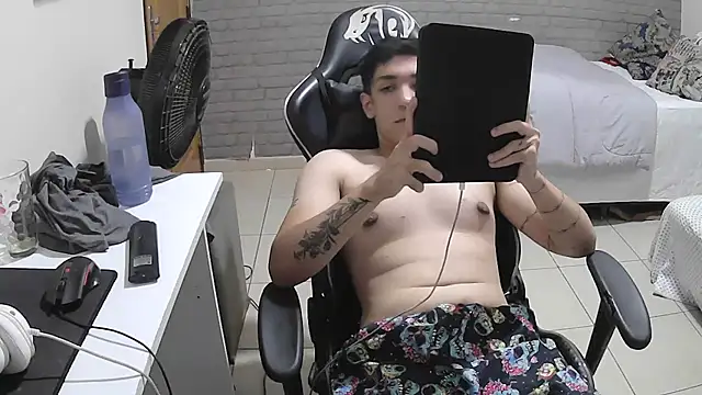 Snapshot of brancooodonto chatting on 10-10-25, 01:48 brancooodonto online show from 10-10-25, 01:48