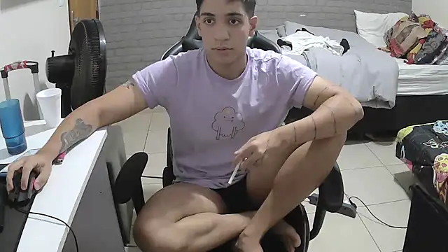 Snapshot of brancooodonto chatting on 10-17-25, 12:47 brancooodonto online show from 10-17-25, 12:47