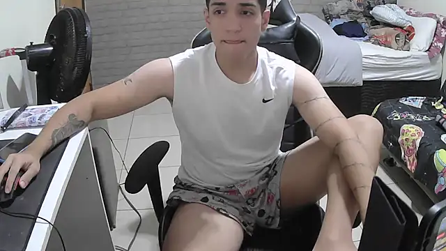 Snapshot of brancooodonto chatting on 10-24-25, 12:30 brancooodonto online show from 10-24-25, 12:30