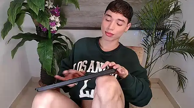 Snapshot of cod_dolll chatting on 03-18-25, 01:53 cod dolll online show from 03-18-25, 01:53