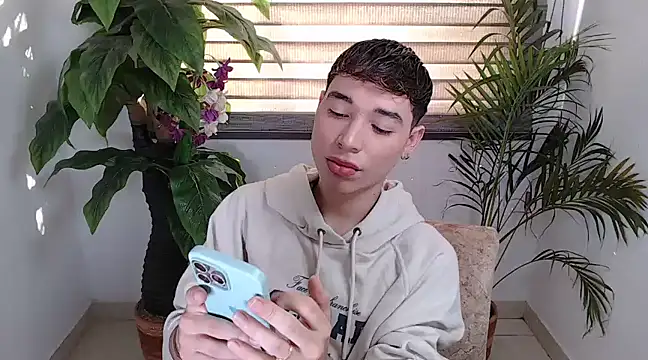 Snapshot of cod_dolll chatting on 03-22-25, 09:21 cod dolll online show from 03-22-25, 09:21