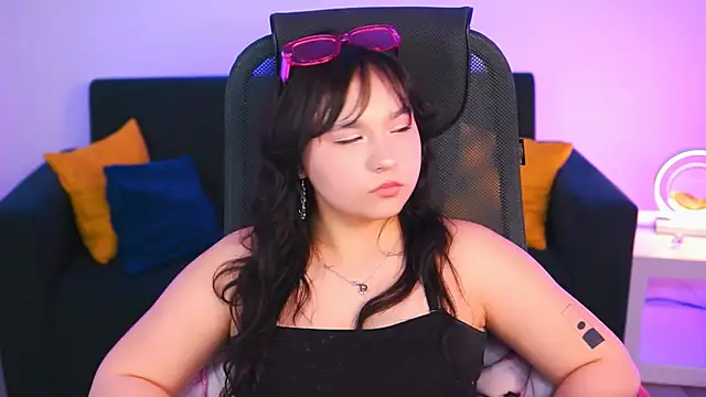 Snapshot of HanaWise chatting on 02-24-25, 02:15 HanaWise online show from 02-24-25, 02:15