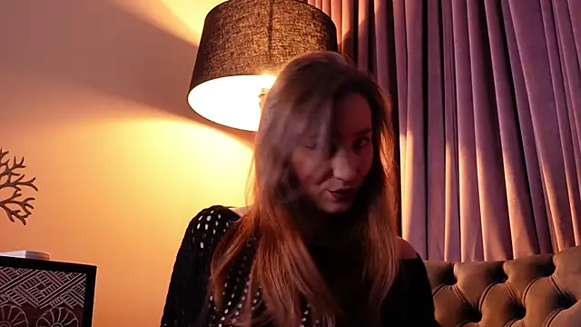 Snapshot of IsoldeBlis chatting on 10-17-25, 08:33 IsoldeBlis online show from 10-17-25, 08:33