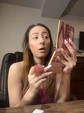 Snapshot of IsoldeBlis chatting on 11-27-25, 05:42 IsoldeBlis online show from 11-27-25, 05:42