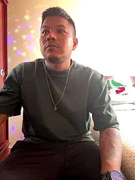 Snapshot of Saipuer31 chatting on 12-17-25, 06:58 Saipuer31 online show from 12-17-25, 06:58