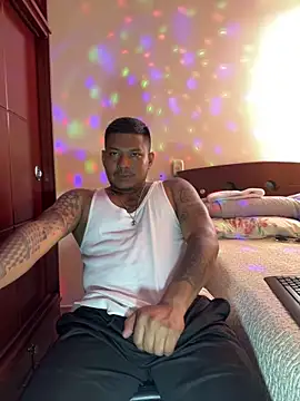 Snapshot of Saipuer31 chatting on 12-22-25, 07:44 Saipuer31 online show from 12-22-25, 07:44