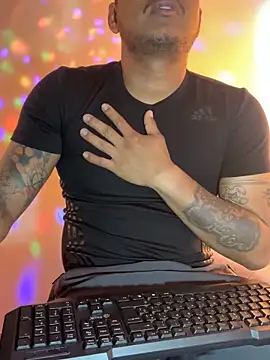 Snapshot of Saipuer31 chatting on 02-06-26, 04:43 Saipuer31 online show from 02-06-26, 04:43