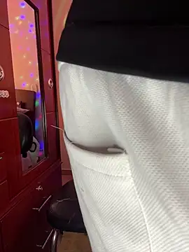 Snapshot of Saipuer31 chatting on 02-18-26, 06:04 Saipuer31 online show from 02-18-26, 06:04