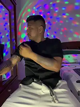 Snapshot of Saipuer31 chatting on 02-19-26, 04:58 Saipuer31 online show from 02-19-26, 04:58