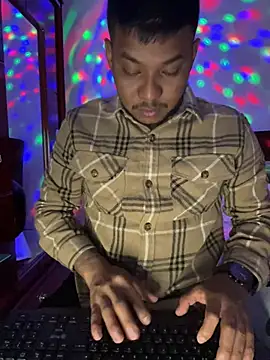 Snapshot of Saipuer31 chatting on 02-20-26, 05:04 Saipuer31 online show from 02-20-26, 05:04