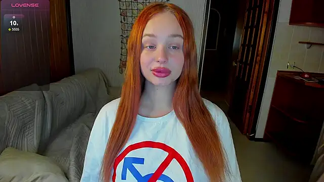 Snapshot of cutee_selena chatting on 02-22-25, 09:15 cutee selena online show from 02-22-25, 09:15