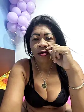 Snapshot of Tocameamor chatting on 10-10-25, 02:16 Tocameamor online show from 10-10-25, 02:16