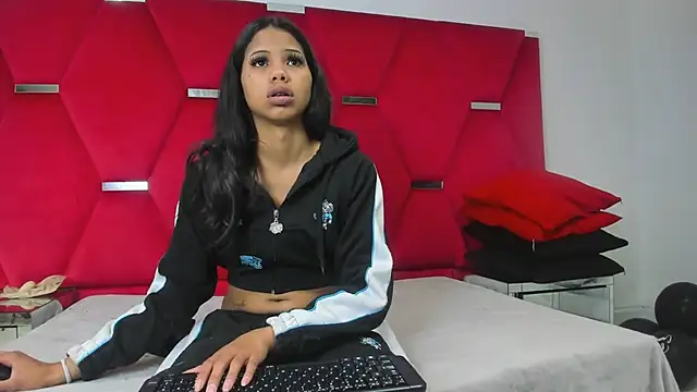 Kendall 6669 online show from 10-21-25, 01:23