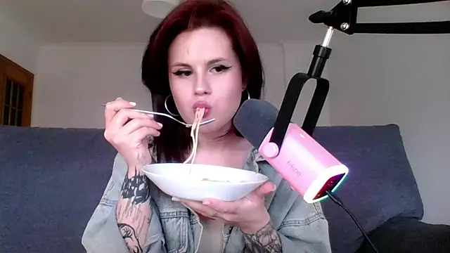 Della Ideal online show from 03-06-25, 05:33