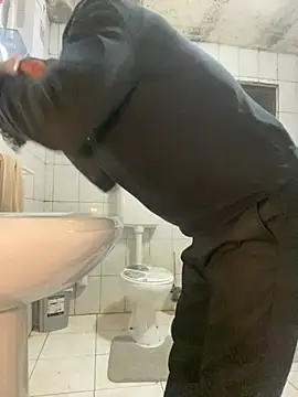 Snapshot of rogerdik76 chatting on 02-04-26, 06:30 rogerdik76 online show from 02-04-26, 06:30