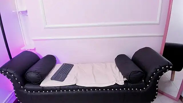 DaphneGlas online show from 03-14-25, 09:57