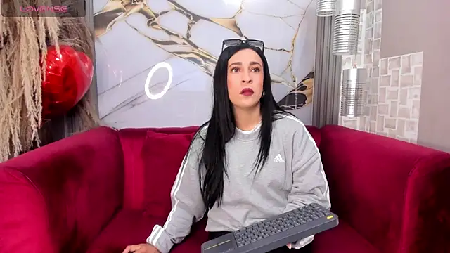 Bella williamss  online show from 12-21-25, 01:18