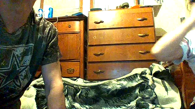 Snapshot of SillyRabbitz chatting on 11-15-25, 08:33 SillyRabbitz online show from 11-15-25, 08:33