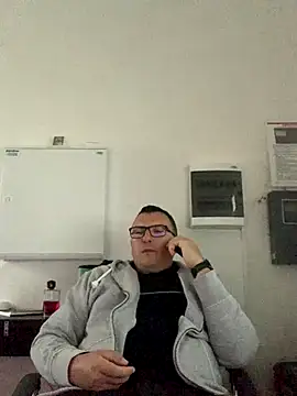 Mike8523 online show from 09-28-25, 04:29