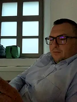 Mike8523 online show from 10-15-25, 04:45