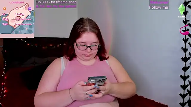 Snapshot of Lily_lu_one chatting on 10-07-25, 10:01 Lily lu one online show from 10-07-25, 10:01